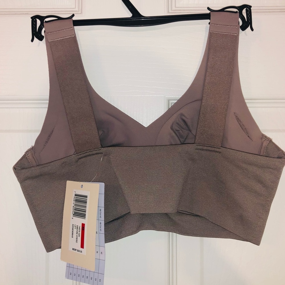 2 True body lift V neck bralettes (XS) - Picture 7 of 9